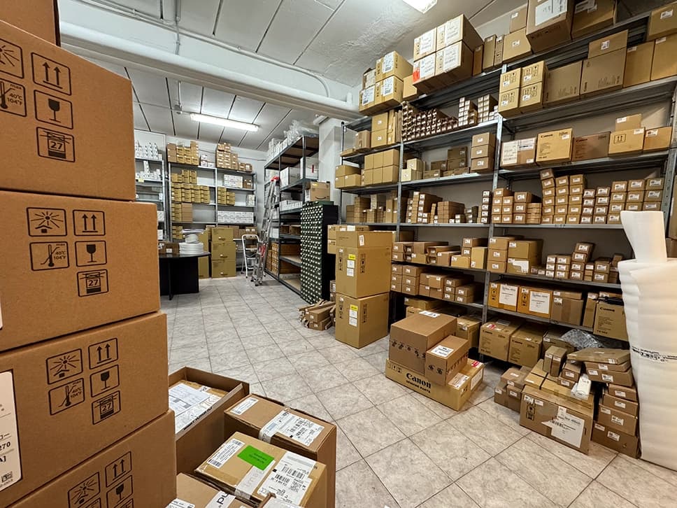 Magazzino Pan System con materiali e apparecchiature