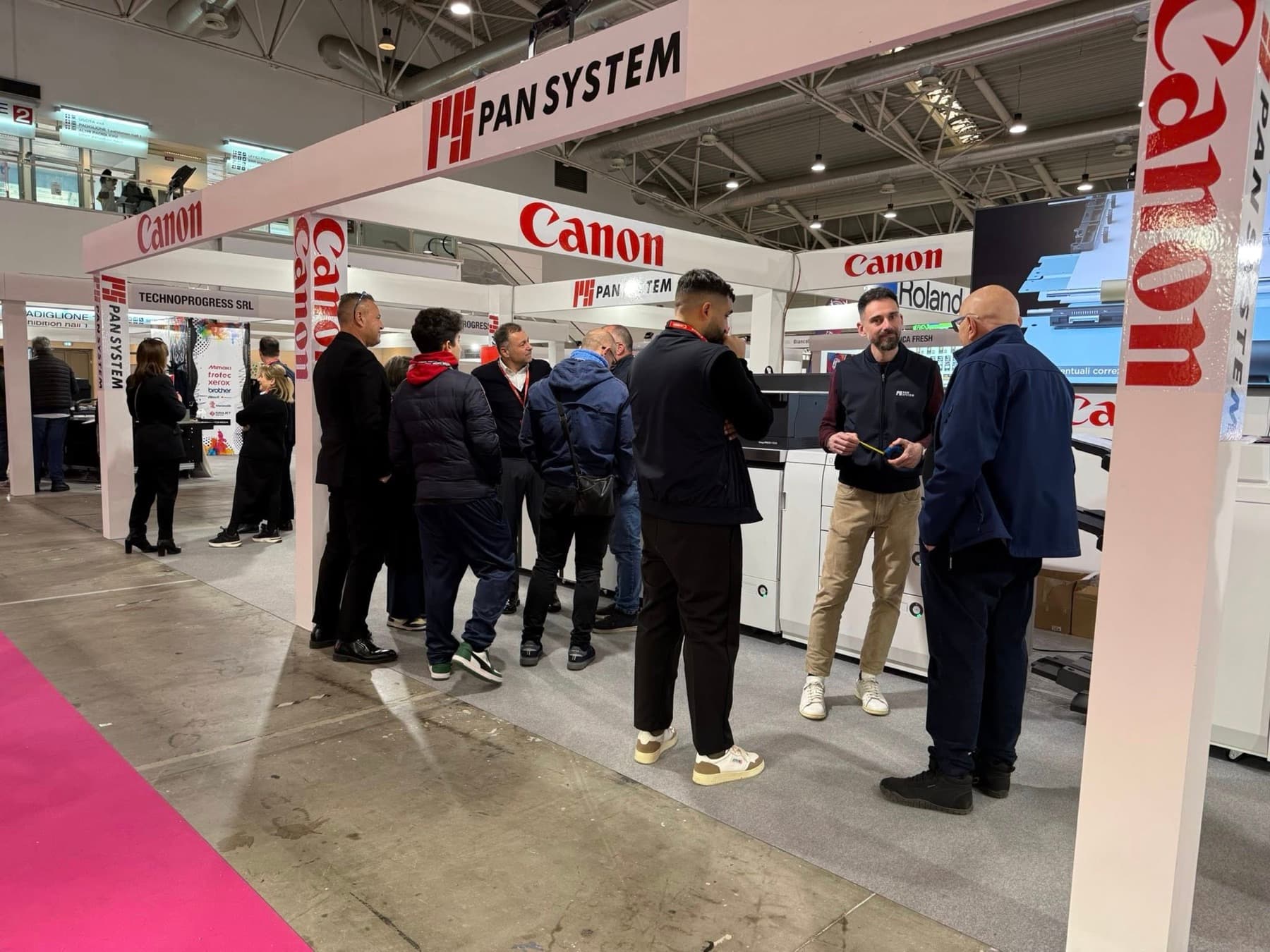 Stand Pan System a ComuniKart 2026 con area Canon e visitatori durante una dimostrazione