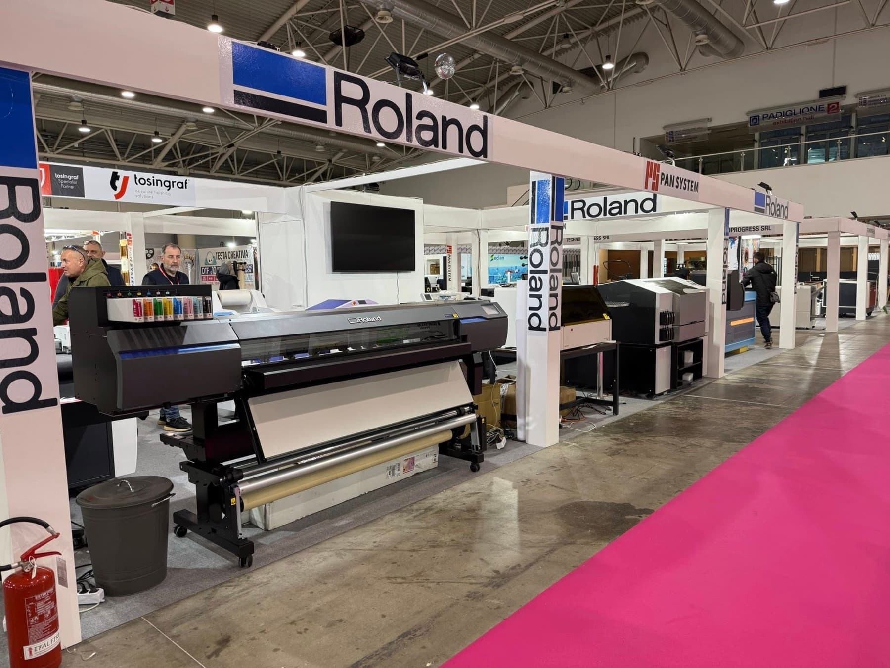 Area Roland dello stand Pan System con macchine grande formato