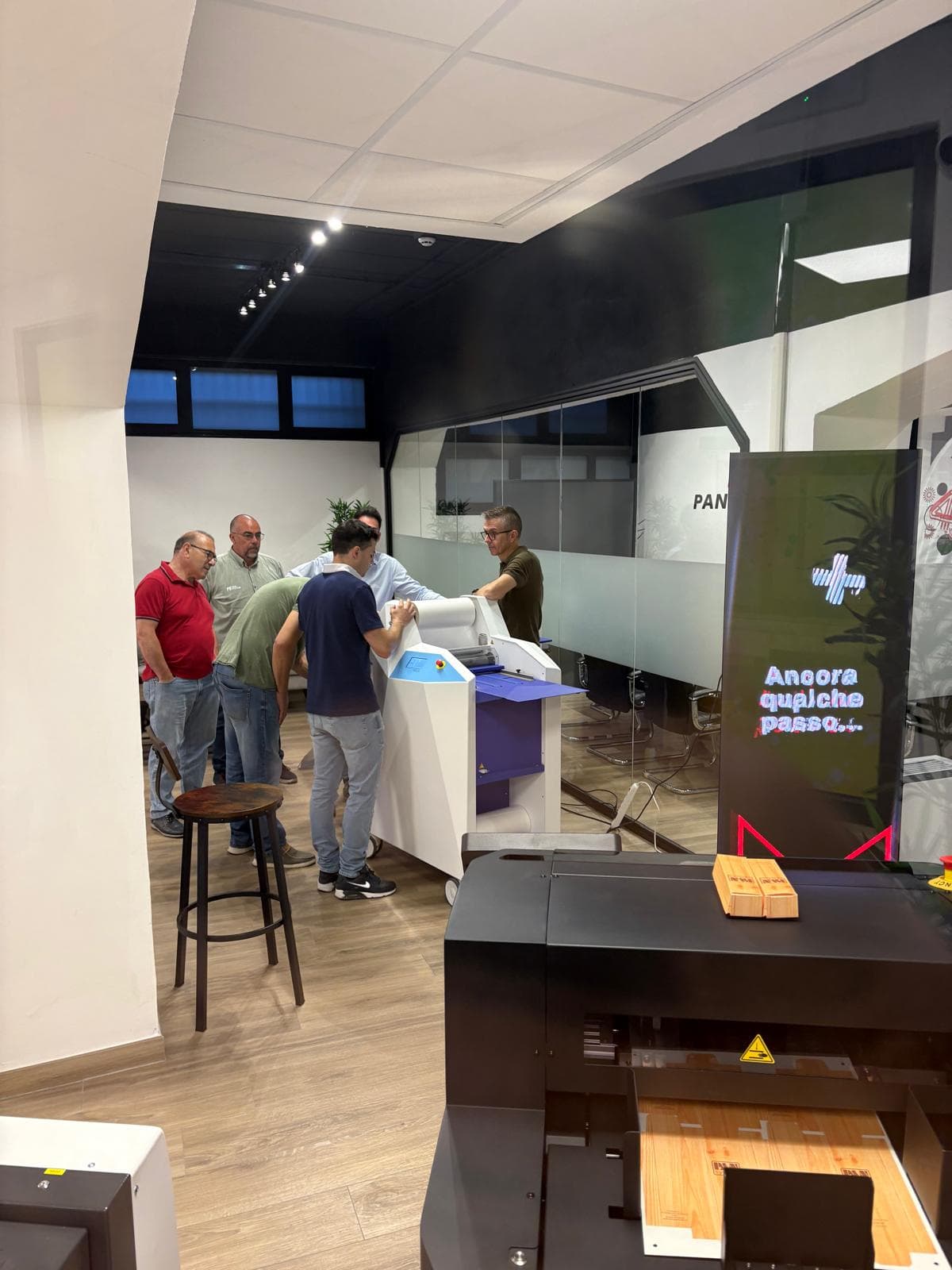 Formazione tecnica sulla plastificatrice MAMO Vela nel Pan System Experience Center