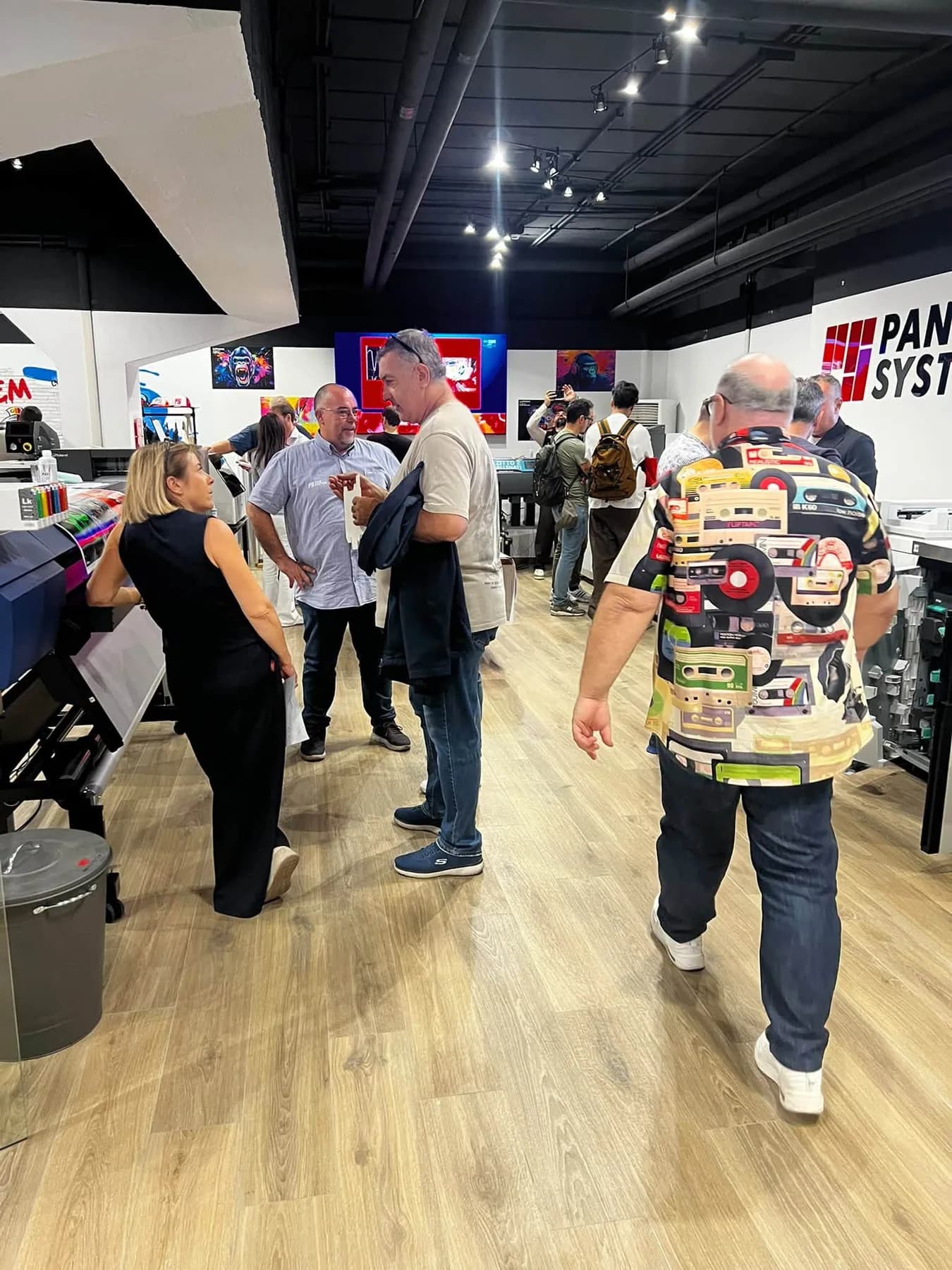Visitatori tra le tecnologie del Pan System Experience Center