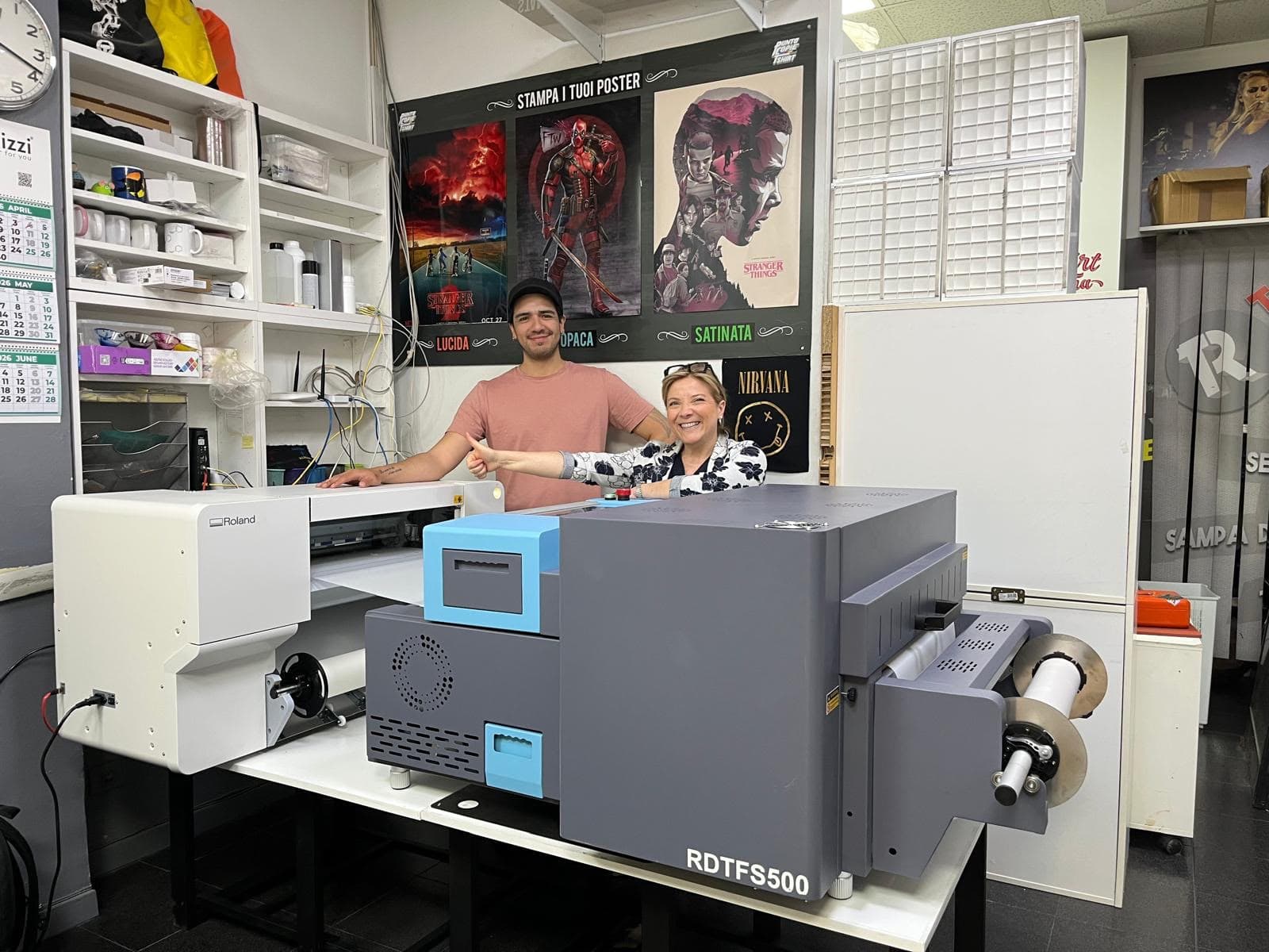 Roland VersaSTUDIO BY-20 con shaker installata presso T-Shirt Roma